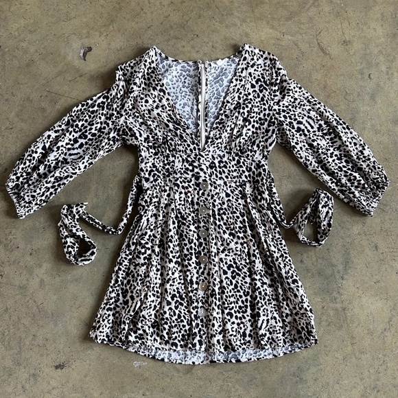 Mini dress with cheetah / leopard print - Picture 1 of 3